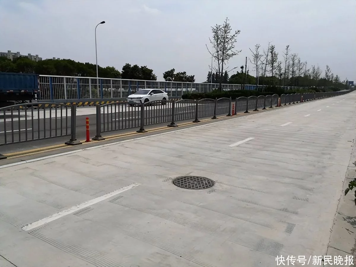 4车道变6车道!高科东路(华东路—外环线)改建工程进入道路主体施工阶段(图1) 4车道变6车道!高科东路(华东路—外环线)改建工程进入道路主体施工阶段(图1)