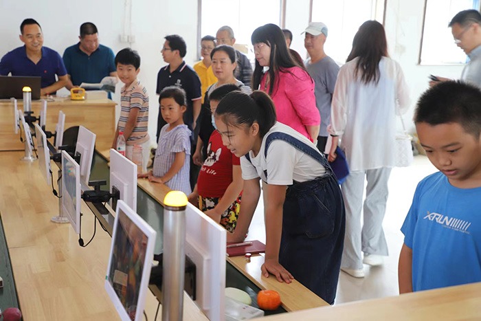 保定市竞秀区作协走进环保企业“方正机械”(图1)