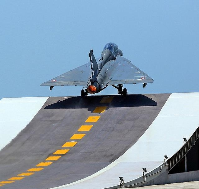 印度推销LCA光辉战机要价8500万美元堪比F35，会有人会买吗？(图4)