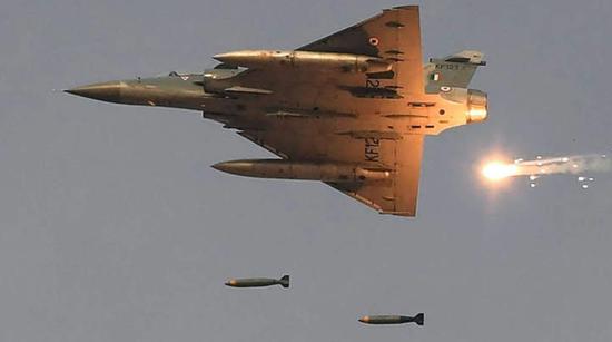 印度推销LCA光辉战机要价8500万美元堪比F35，会有人会买吗？(图2)