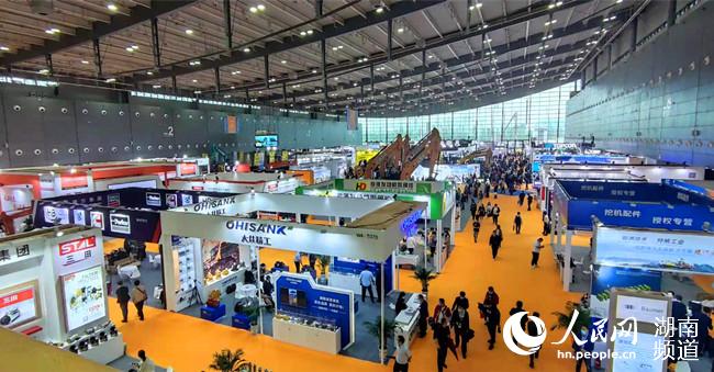 世界级“机甲盛宴”亮相长沙2021长沙国际工程机械展开幕(图1)