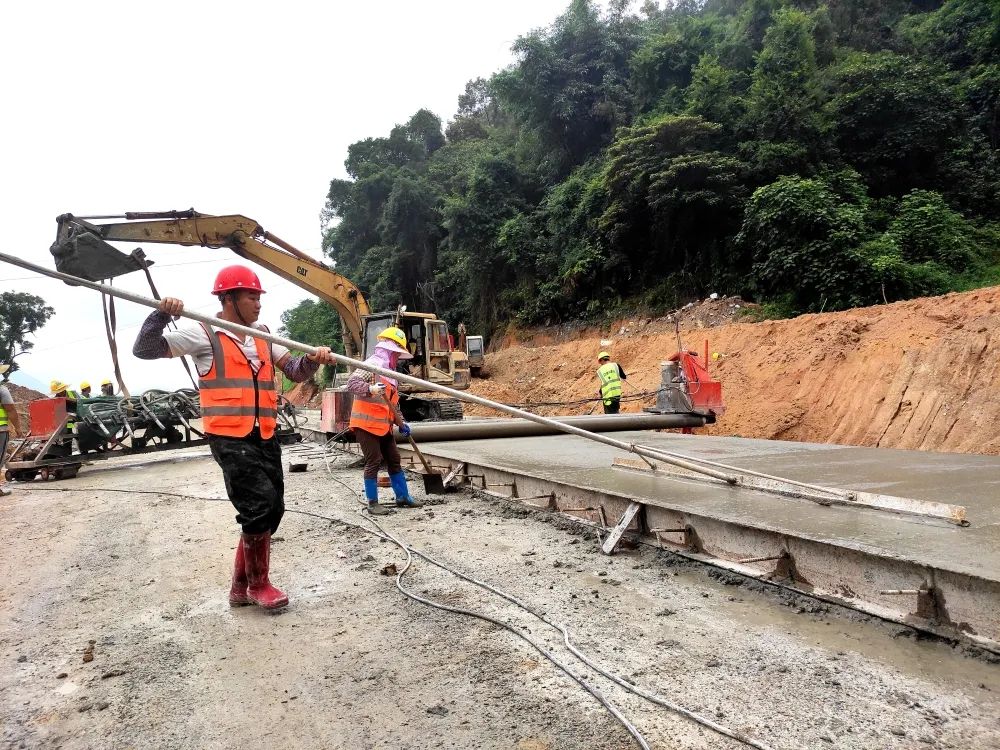广宁水声岭隧道工程进入最后一道施工工序(图7)