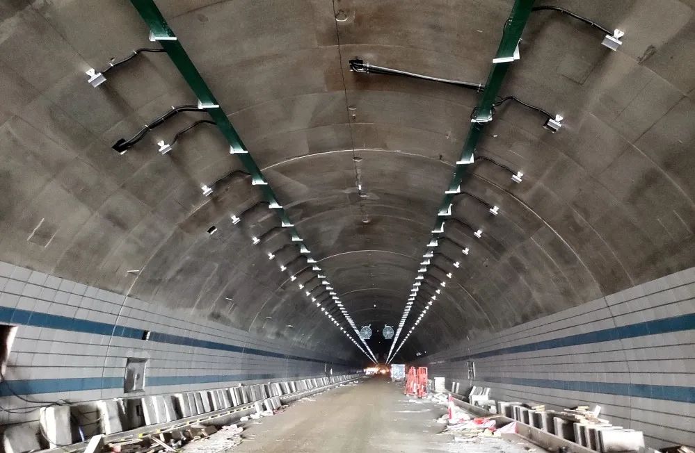广宁水声岭隧道工程进入最后一道施工工序(图8)