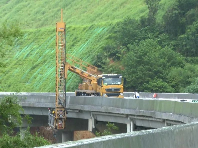 广宁水声岭隧道工程进入最后一道施工工序(图9)