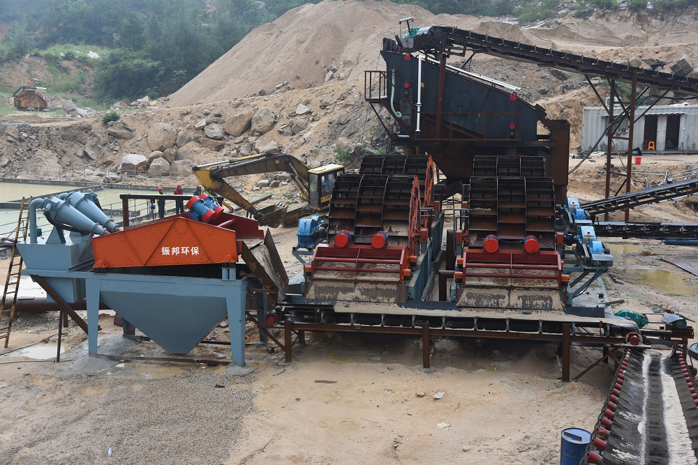 振邦干货为什么大型骨料生产线，都选择轮式洗砂机！(图1)