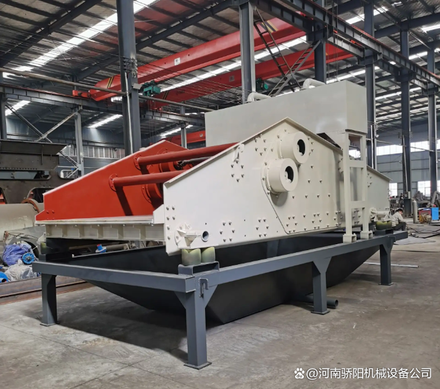 细沙回收脱水筛一体机适合含水量大的沙子筛分脱水(图2) 细沙回收脱水筛一体机适合含水量大的沙子筛分脱水(图2)