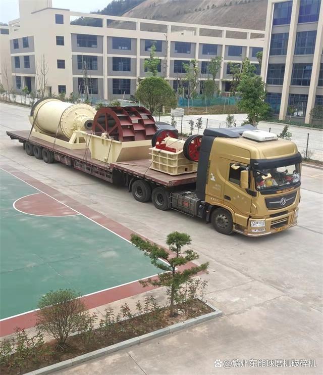 鄂式破碎机、球磨机、洗砂机今天出发啦!(图2) 鄂式破碎机、球磨机、洗砂机今天出发啦!(图2)