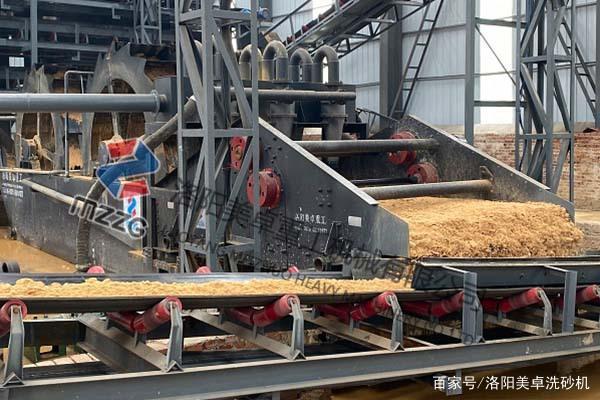 一天能洗3000吨的洗砂机生产线需要什么设备？(图2)