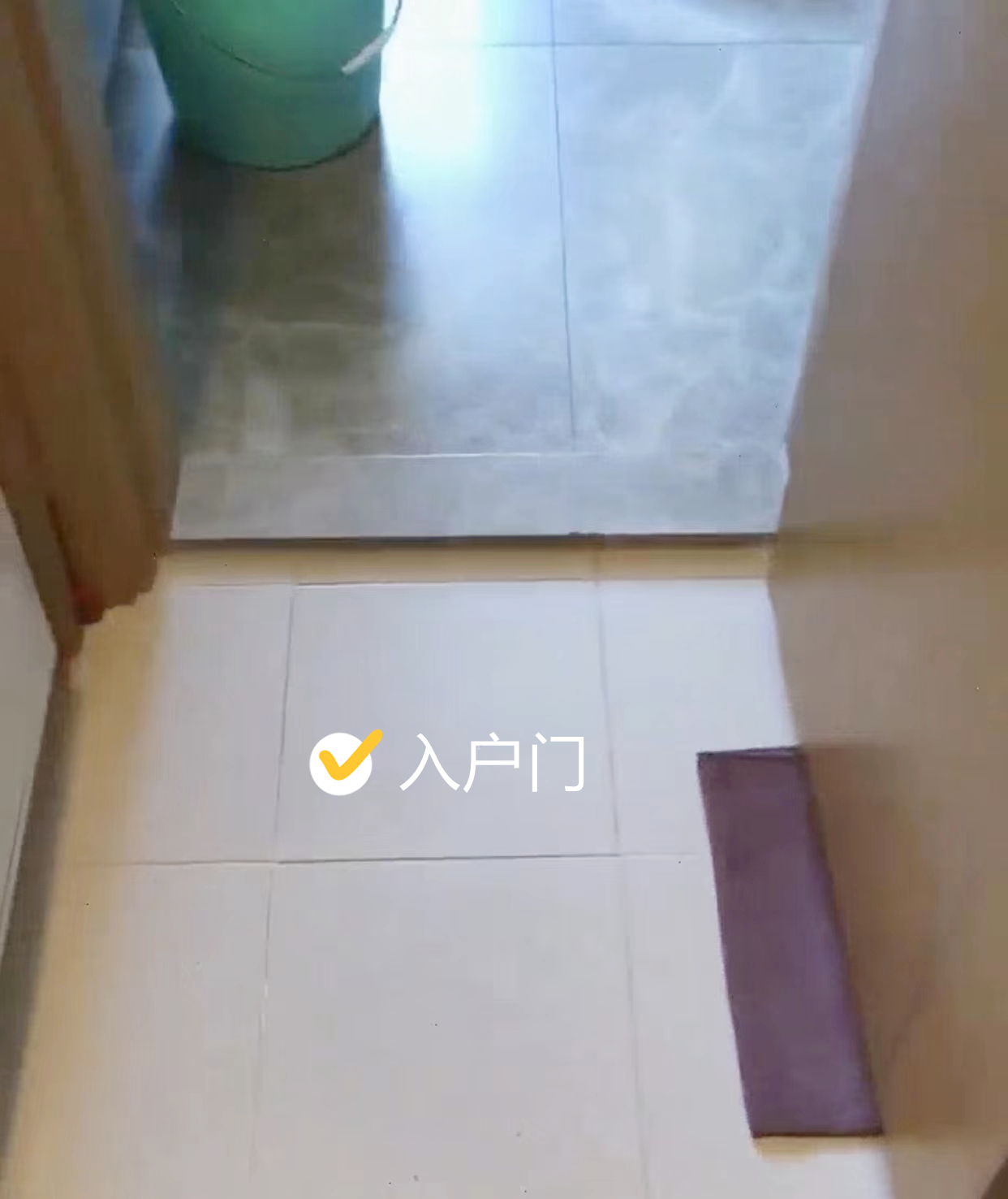 香港菲佣的房子，只有3㎡，睡在洗衣机上，却有空调和独立卫生间(图1)