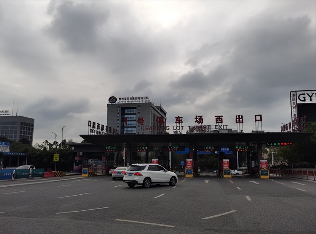 贵阳龙洞堡机场停车多少钱一天，贵阳机场停车场收费标准(图3)