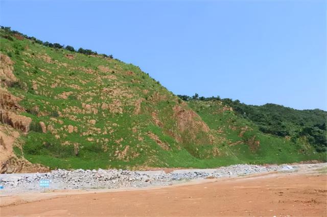 湖北一公司无证开采矿山8000吨，被罚7.7万，国土部门两人被问责(图2)