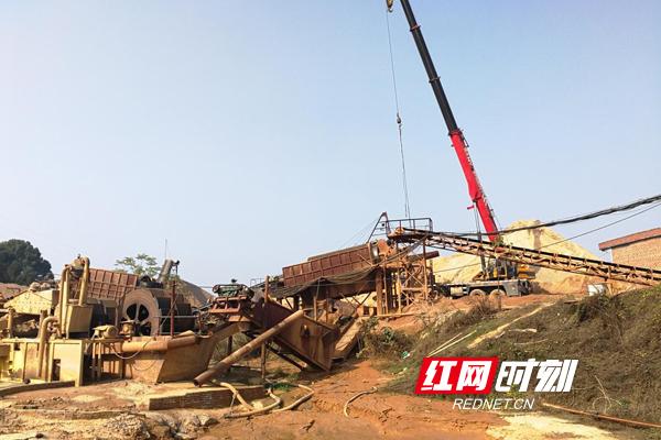 衡南铁腕整治非法采洗山砂工作(图1) 衡南铁腕整治非法采洗山砂工作(图1)