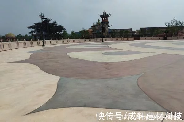 彩色混凝土洗砂地坪施工技术应用(图4)