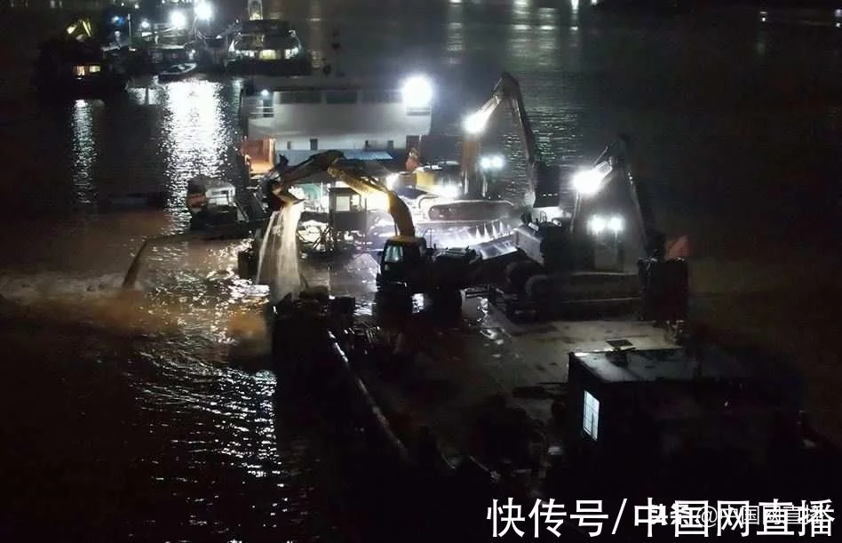 触目惊心！黄泥水竟从洗砂船直排河道(图4)