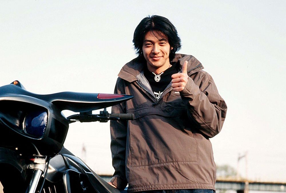 假面骑士利维斯40话一辉封神，牛岛爹挡刀阵亡，赤石英雄即将洗白(图3)