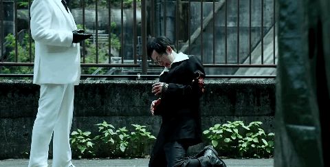 假面骑士利维斯40话一辉封神，牛岛爹挡刀阵亡，赤石英雄即将洗白(图6)