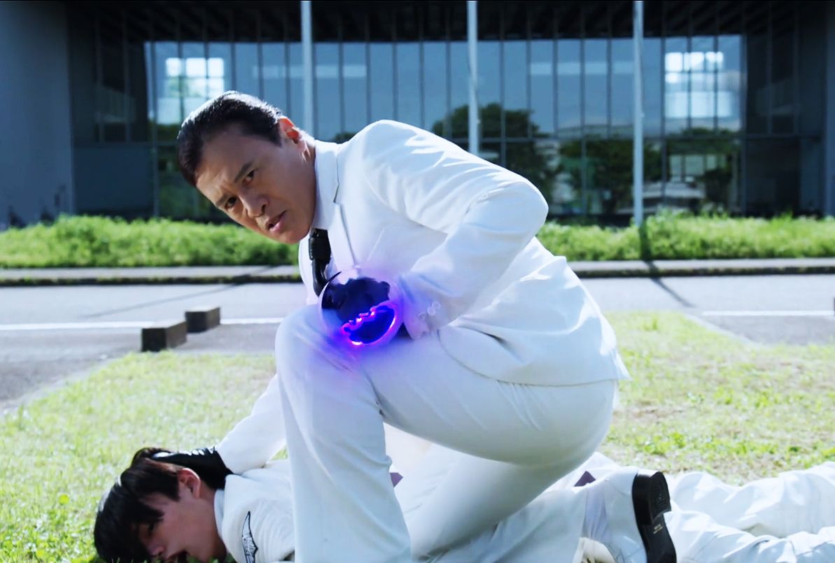 假面骑士利维斯40话一辉封神，牛岛爹挡刀阵亡，赤石英雄即将洗白(图9)