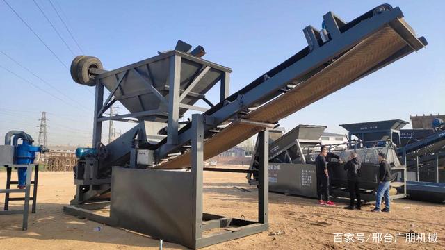 新型移动滚筒筛沙机振动筛锤式破碎机螺旋洗砂机细沙回收机(图2) 新型移动滚筒筛沙机振动筛锤式破碎机螺旋洗砂机细沙回收机(图2)