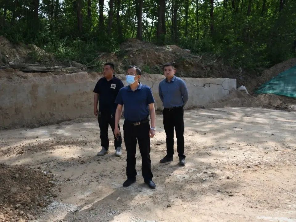 零容忍！青州市弥河镇重拳出击打击非法洗沙磨砂行为(图1)