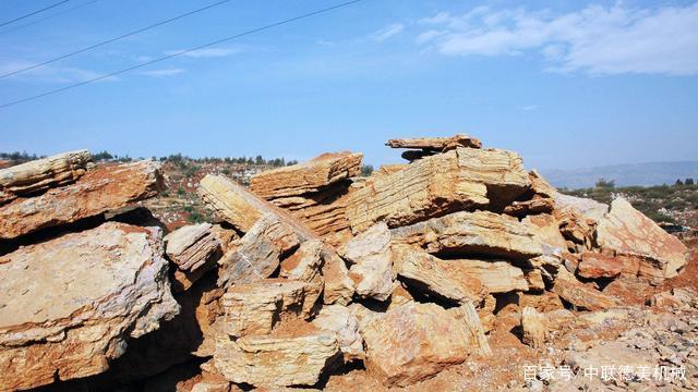 一吨风化石能出多少砂？配套设备如何选择？(图1)