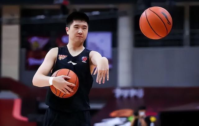 广东宏远开始大清洗！朱芳雨不讲情面，3名球员将离开令人很意外(图3)