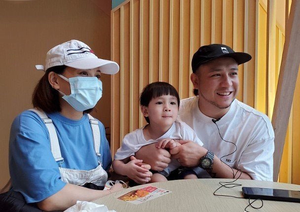 世纪渣男洗心革面转幕后，未实现承诺愧对儿子，心疼老婆有意结扎(图3)