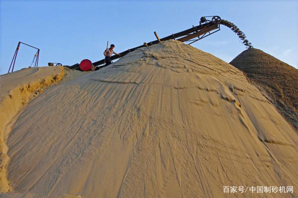 投资一套山沙洗砂设备多少钱?一天能洗3000吨吗?(图4) 投资一套山沙洗砂设备多少钱?一天能洗3000吨吗?(图4)