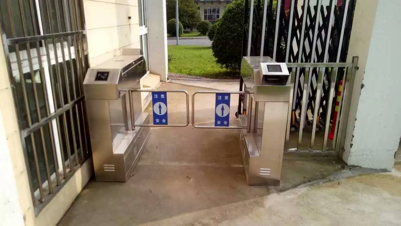 工地使用哪种通道闸机好一点？(图1)