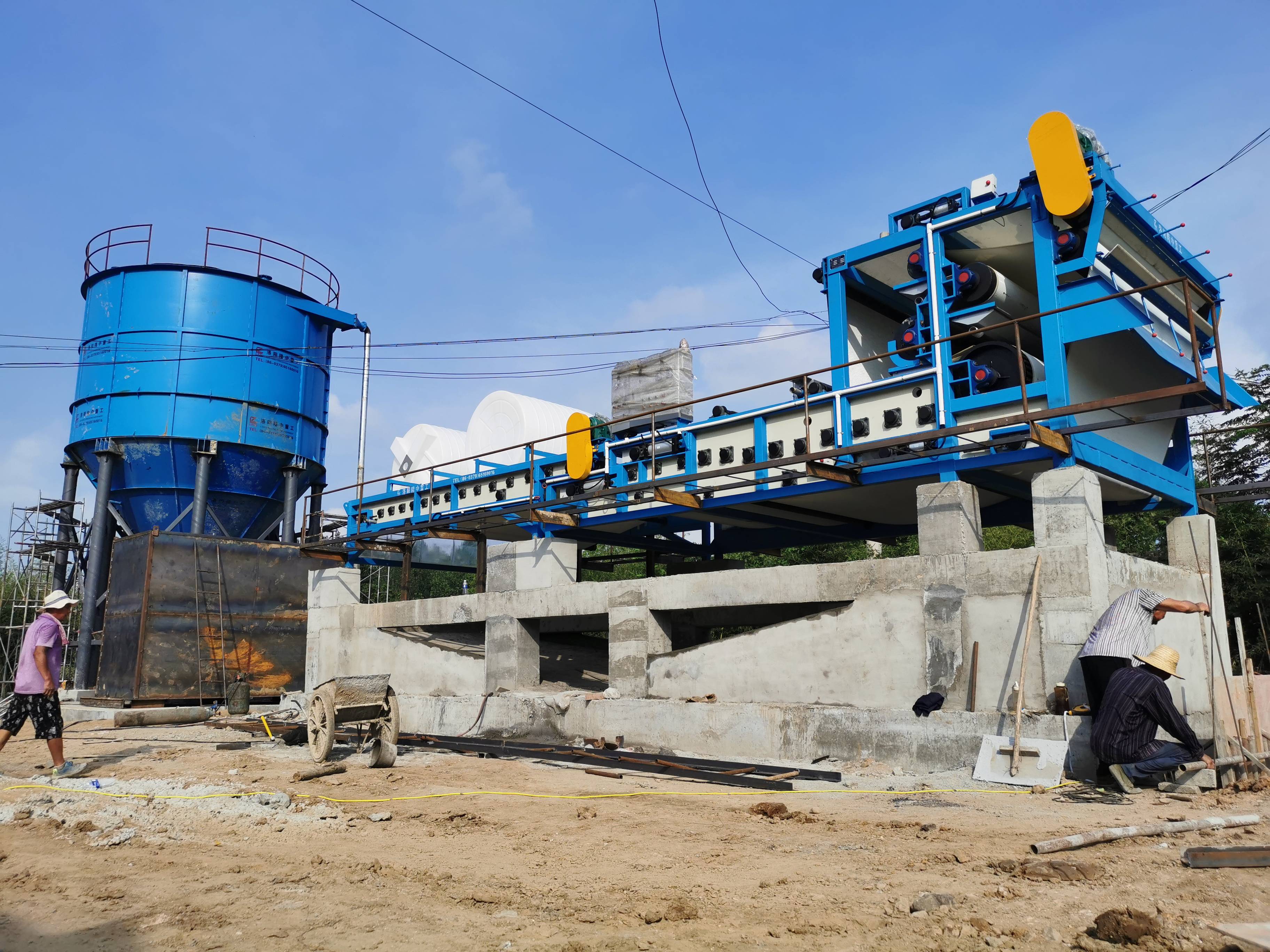 选择带式过滤机厂家时应该注意什么?如何挑选合适带式过滤机厂家(图2) 选择带式过滤机厂家时应该注意什么?如何挑选合适带式过滤机厂家(图2)