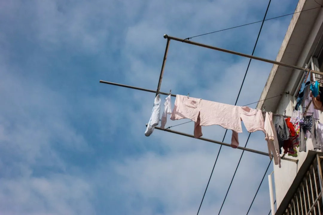 买了洗烘一体机就后悔！晾晒和烘干机，到底哪种干衣效果好？(图1)