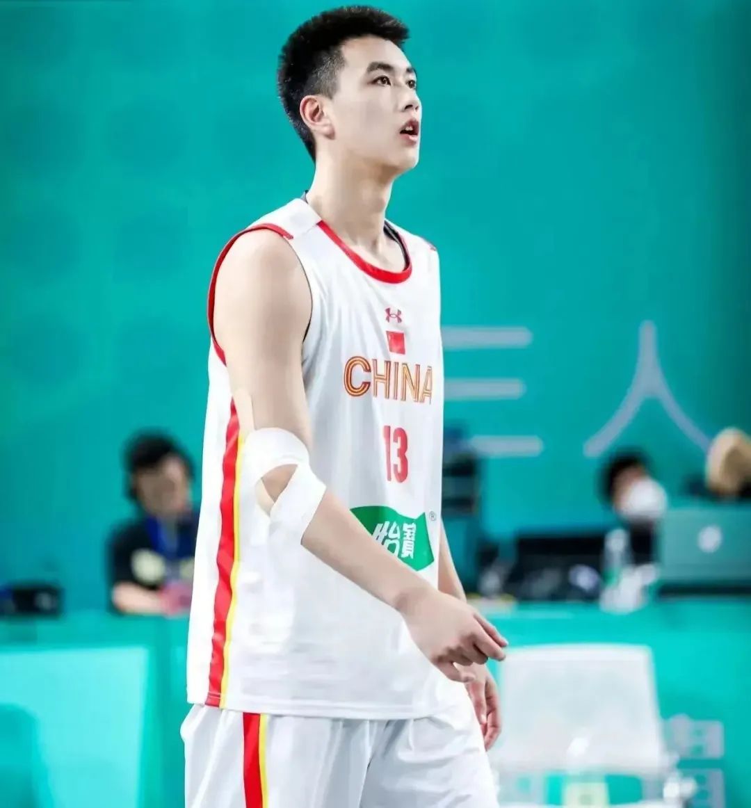 中国男篮国手被女友开撕：离队就去洗浴中心过夜，不道歉全抖出来(图3)