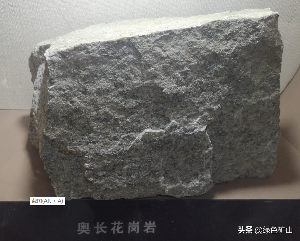 硬质岩破碎很发愁？从原料到成品，看花岗岩的破碎制砂生产线配置(图2)