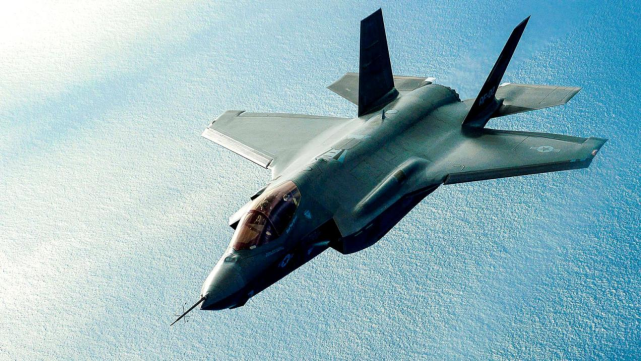 F35隐身战斗机有多先进？全身上下都是黑科技，比F22还要厉害(图2)