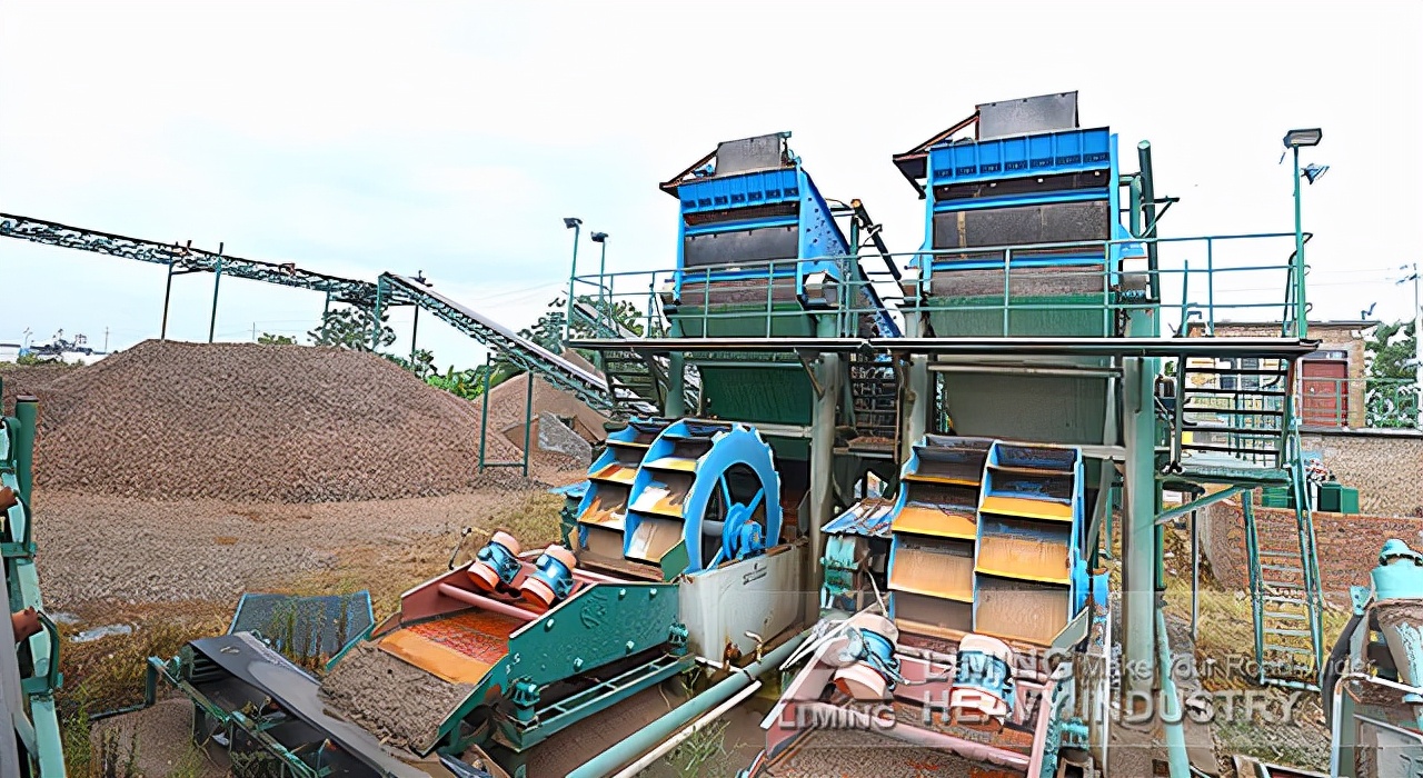 水洗机制砂生产线都需要哪些设备？产出的污水要如何处理？(图1)