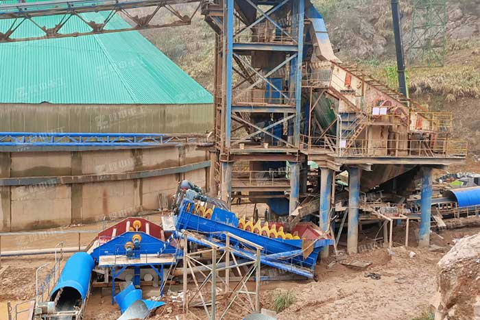 螺旋式洗砂机好还是轮式的好？一起来看现场(图1)