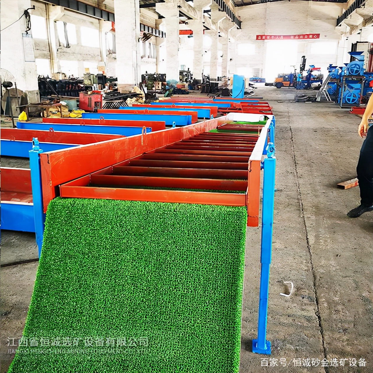 30年淘金经验老师傅告诉你，粘金草平板固定溜槽的正确使用方法(图2)