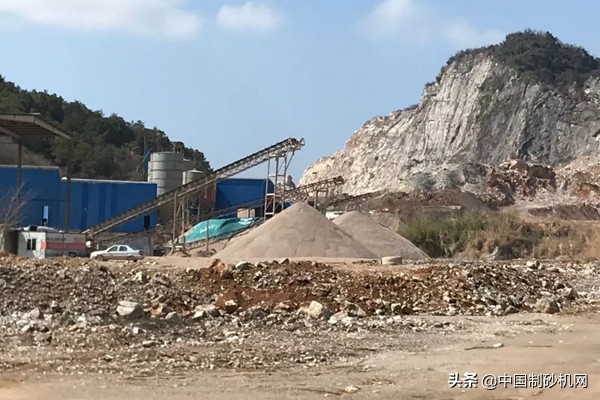 石英石制砂价格比板材贵？2款常见的石英石制砂机推荐，赶紧行动(图2)