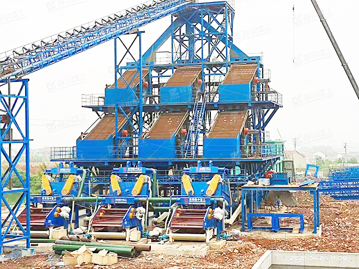 大型洗砂机设备工作现场，水洗石粉沙机型号介绍(图2)