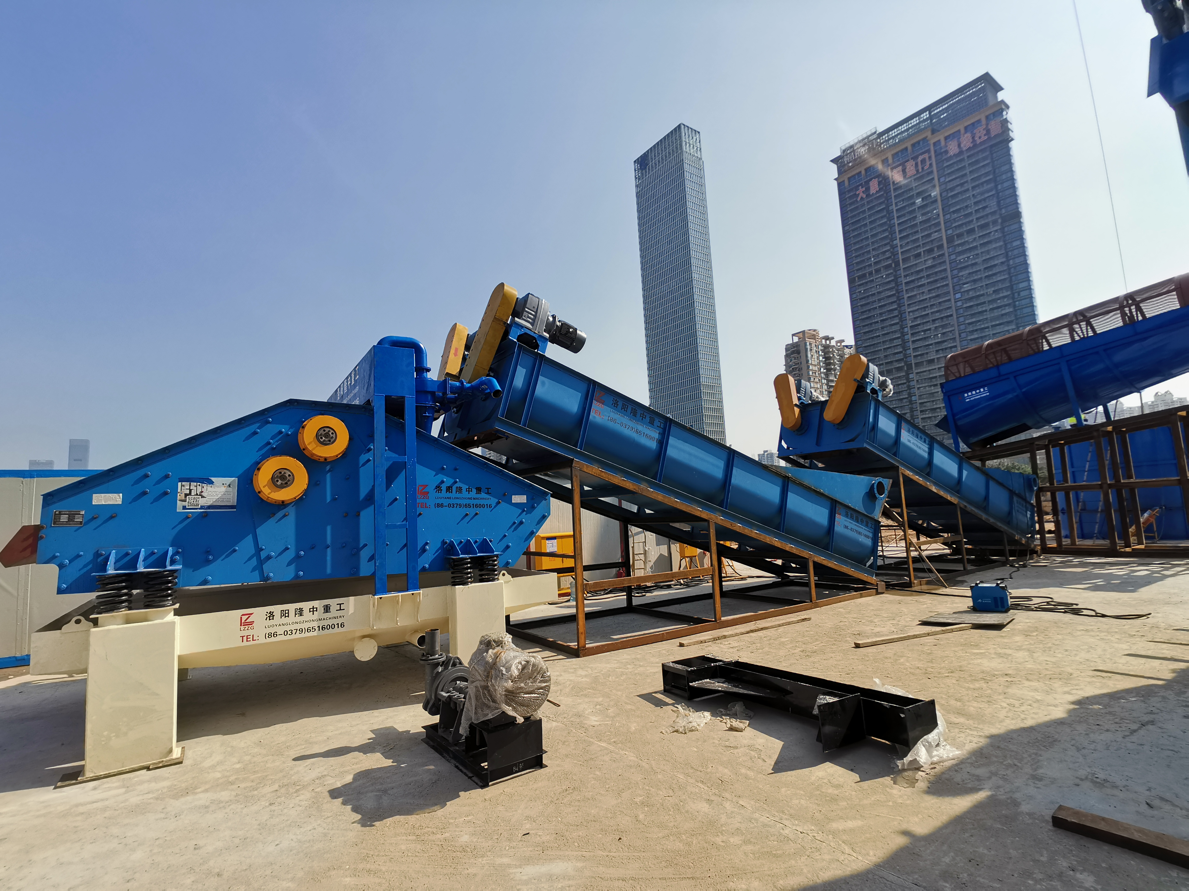 时产150吨的新型螺旋洗砂机多少钱一台?(图1) 时产150吨的新型螺旋洗砂机多少钱一台?(图1)