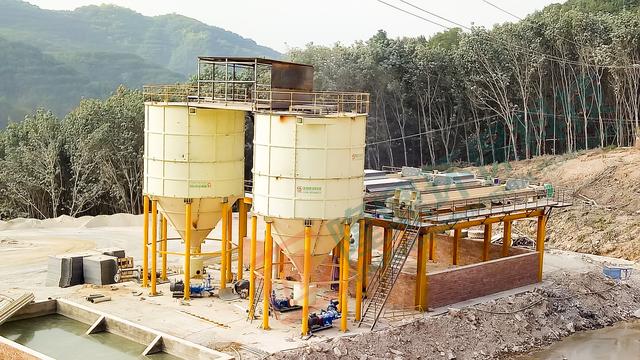 洗沙污水怎么处理？洗砂废水处理工艺步骤隆鼎洗砂机(图1)