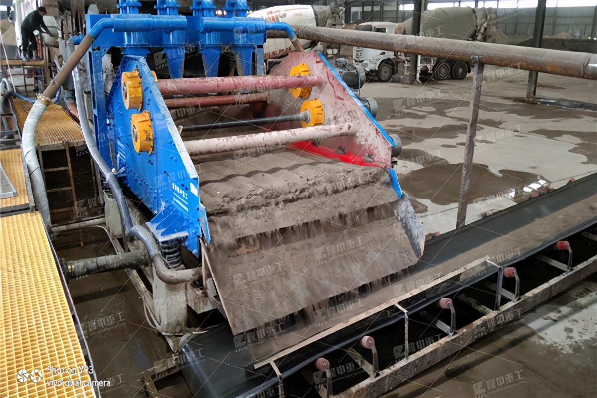 洗沙脱水筛与细沙回收机怎么选择,你知道吗?(图1) 洗沙脱水筛与细沙回收机怎么选择,你知道吗?(图1)