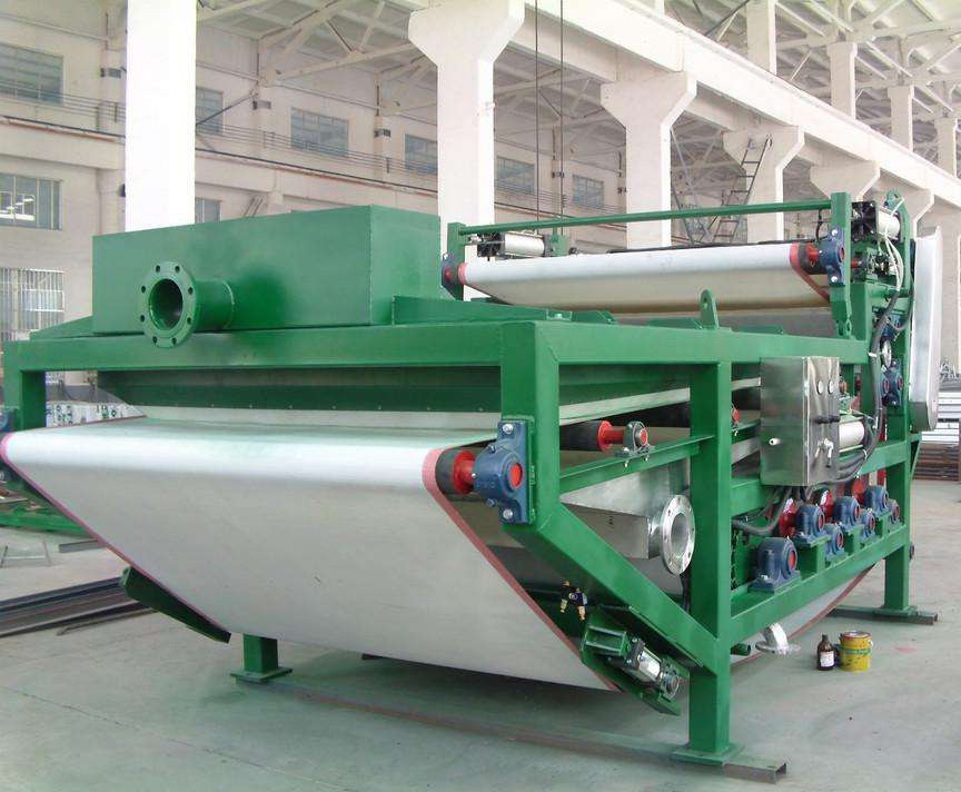 分析制砂洗砂生产线中的带式压滤机的缺点与优点(图1) 分析制砂洗砂生产线中的带式压滤机的缺点与优点(图1)