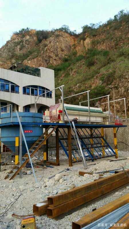 洗砂场洗砂泥浆脱水压滤机(图1)