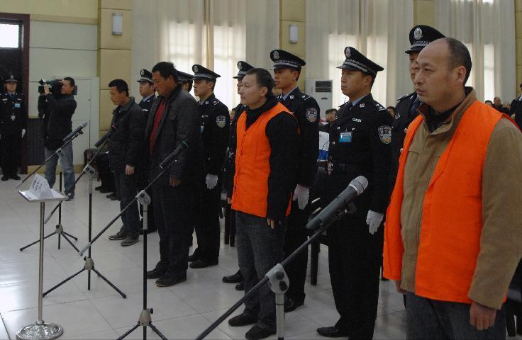 08年河南兄弟冒用军牌,偷逃通行费368万,村民:他一年才挣20万(图13) 08年河南兄弟冒用军牌,偷逃通行费368万,村民:他一年才挣20万(图13)