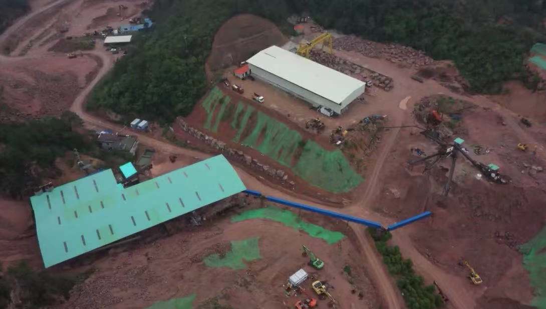 滇池保护区被房地产项目蚕食、花岗岩矿山遭“开膛破肚”式开采……(图5)