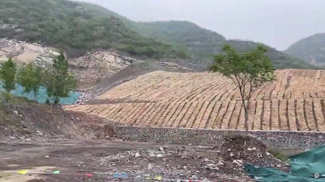滇池保护区被房地产项目蚕食、花岗岩矿山遭“开膛破肚”式开采……(图7)