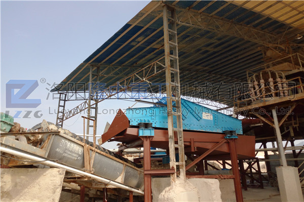 石英砂脱水筛环保洗砂设备，洗砂行业都在用的脱水设备(图1)