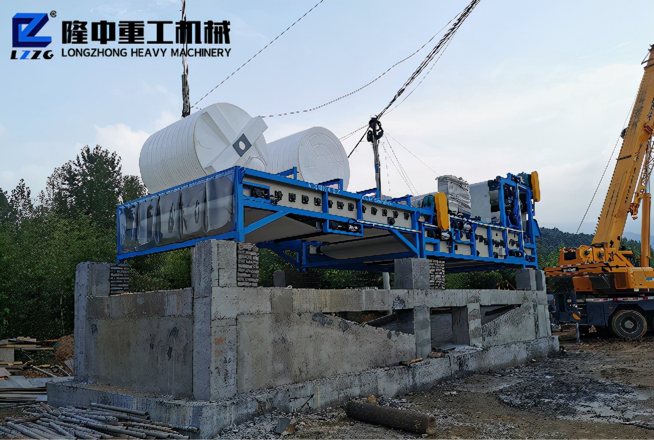 带式污泥压滤机怎样使用才能更高效耐用？(图1)