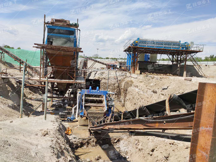 细沙回收机轻松解决细砂生产线中砂子流失，出料不均匀问题(图1)