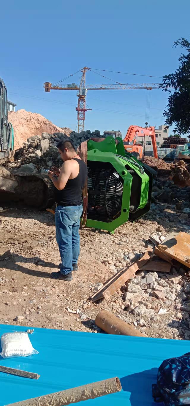 挖机沙石滚筒筛勾机旋转筛分斗水洗鹅卵石筛分机(图3)